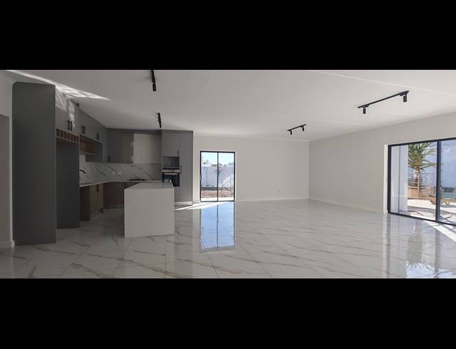 3 BEDROOM APARTMENT FOR SALE IN SANDOWN